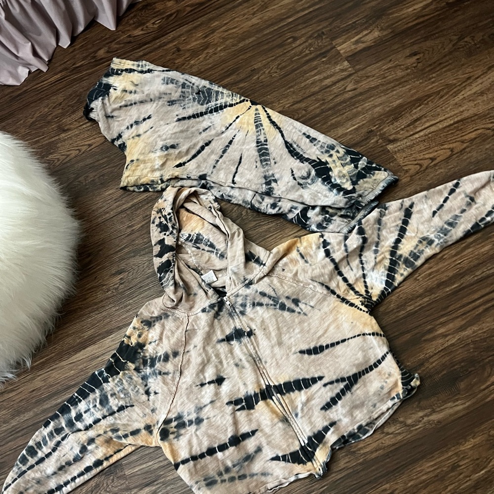 PINK Victoria's Secret Spiral Tie-Dye Zip Hoodie in Cream and Black